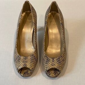 Stuart Weitzman Snakeskin Print Leather Pump Heels